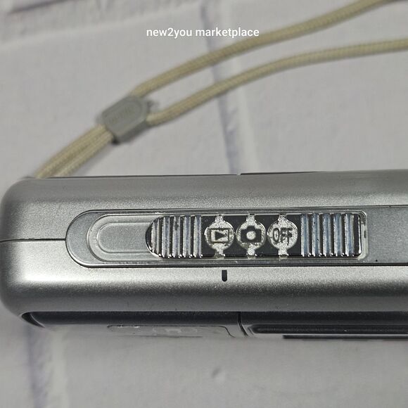 Nikon Coolpix 3500 Silver Digital Camera With Rotating Lens E3500 - UNTESTED - Picture 12 of 13